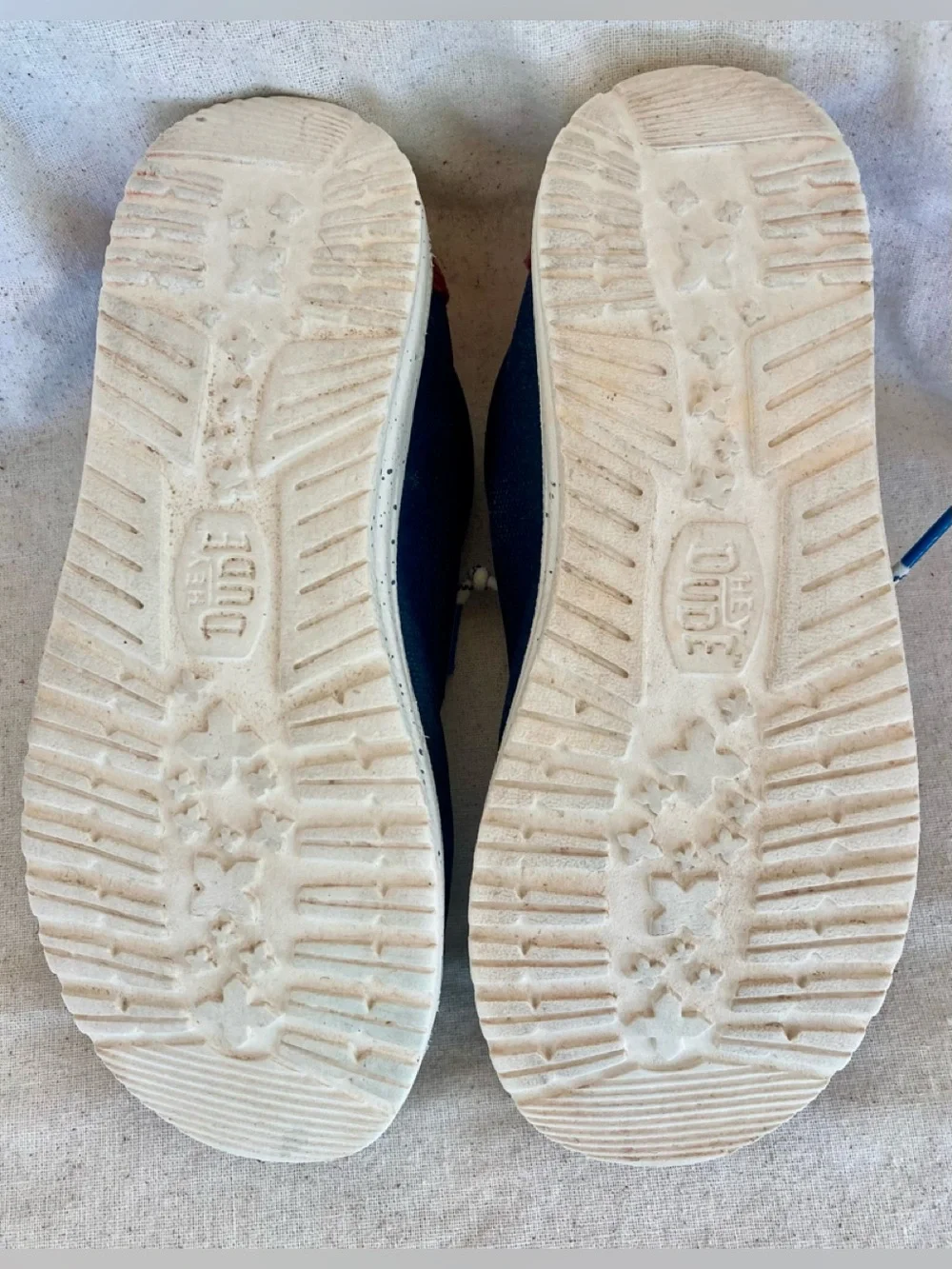 Hey Dude Wally Slippers, Big Kid size J4